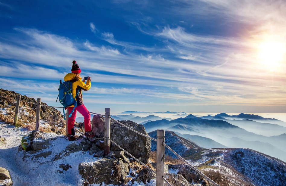 A breathtaking hiking expedition in Pakistan, capturing panoramic views of towering peaks above 6000 meters. Ideal for adventure tourism, trekking tours, and group adventure expeditions.